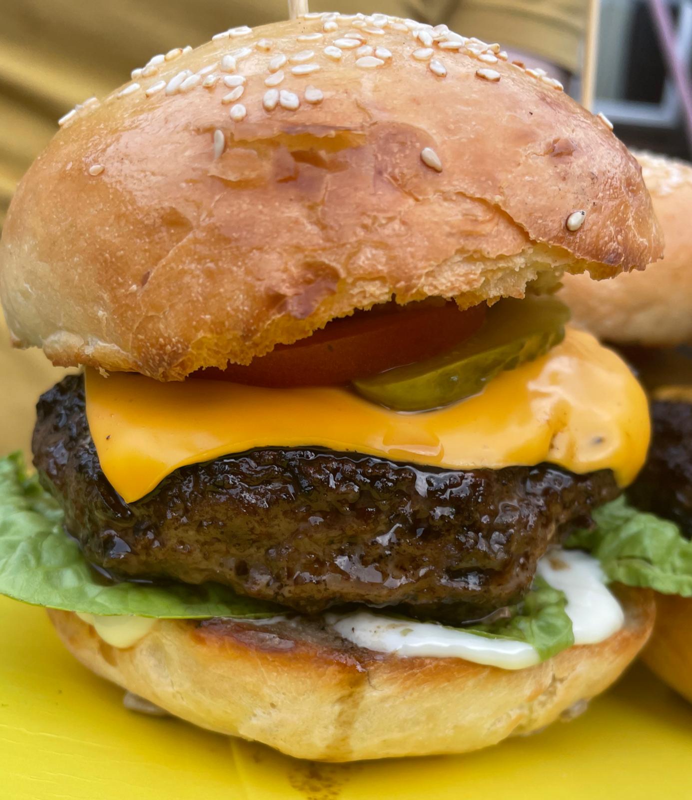 Burger made with tandoor help. Delicious recipe from tandoorstore